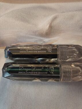 Discoloured Eye Shadow Stick - Iridescent Green and Black